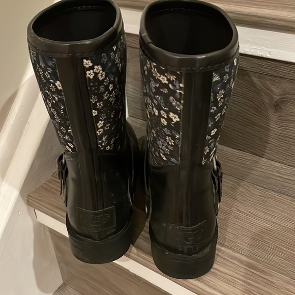Ugg Rainboots - size 5 - Picture 4 of 7